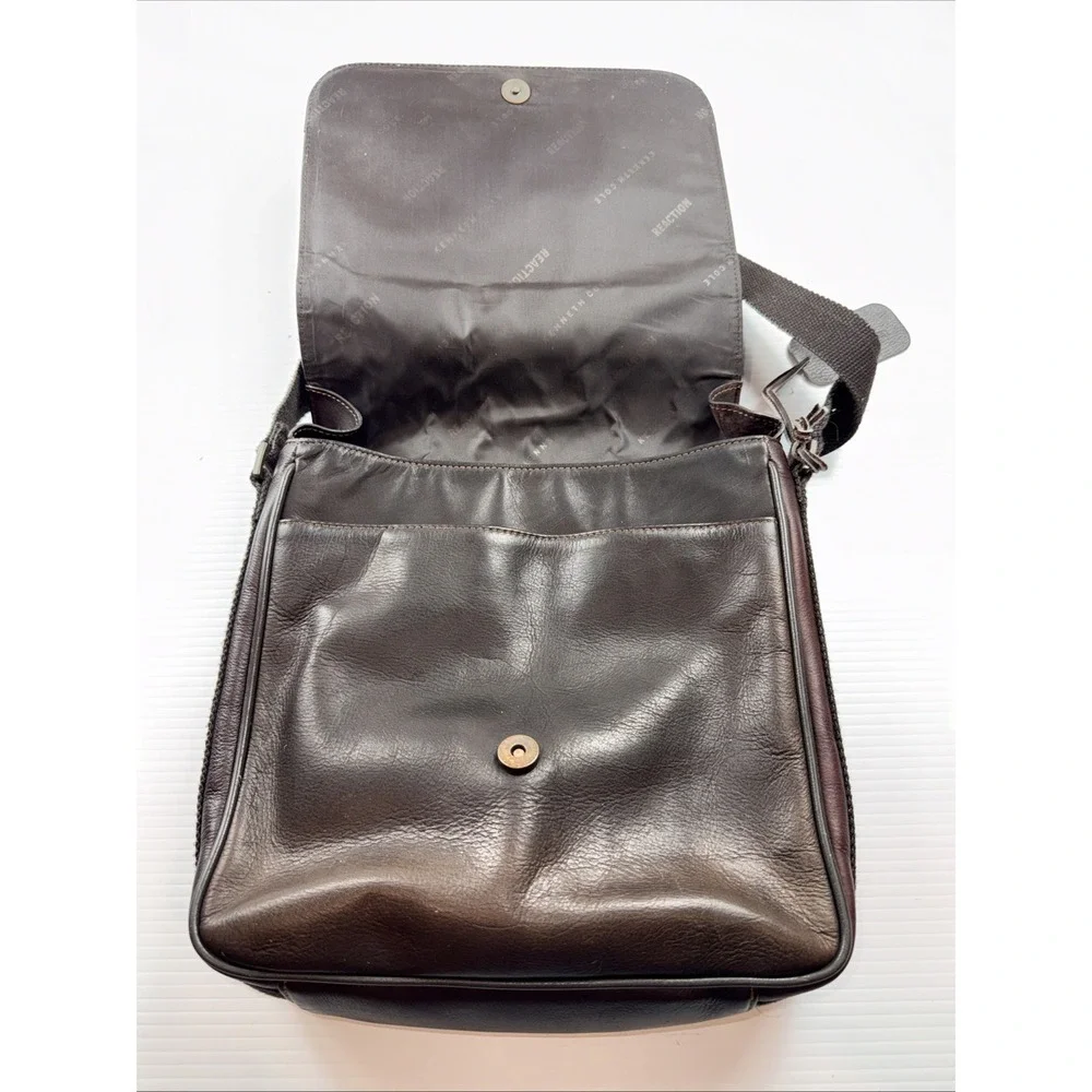 Kenneth Cole Reaction Brown Leather crossbody messenger‎ bag 11x11